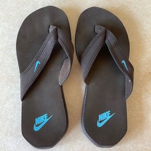Nike flip flops, NWOT!